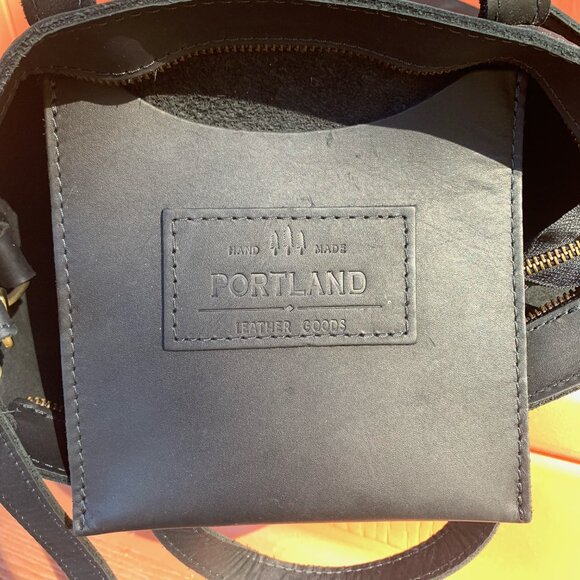NEW Portland Leather zippered medium crossbody tote w/ strap extender black - Picture 8 of 8